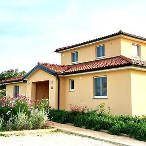 Villa Dubravka - Schoen Und Komfortabel Inmitten Von Olivenbaeumen Und Weinbergen Mit Whirlpool, Valtura